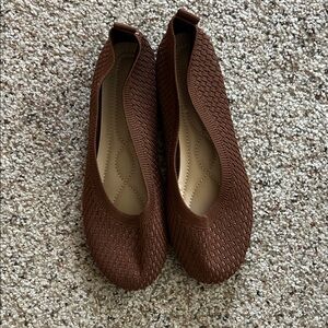 Elegant Brown Woven Flats